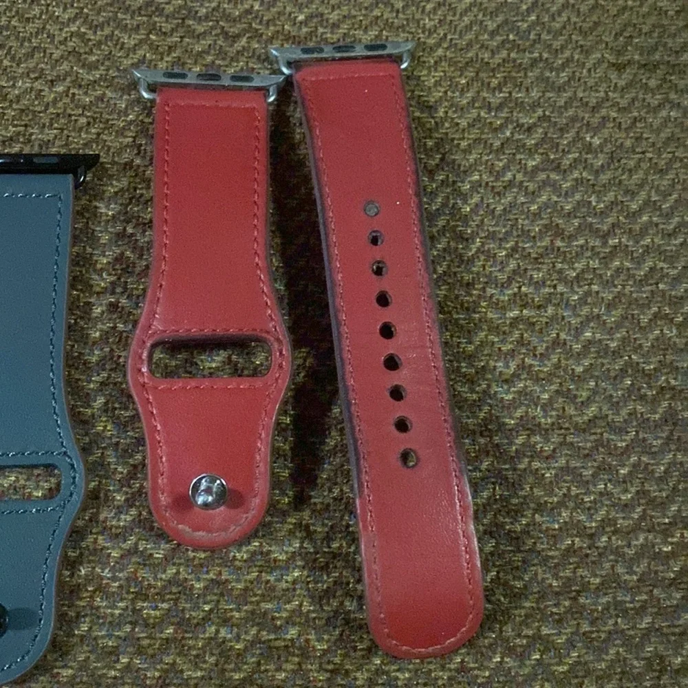 3 Apple Watch leather bands​​​